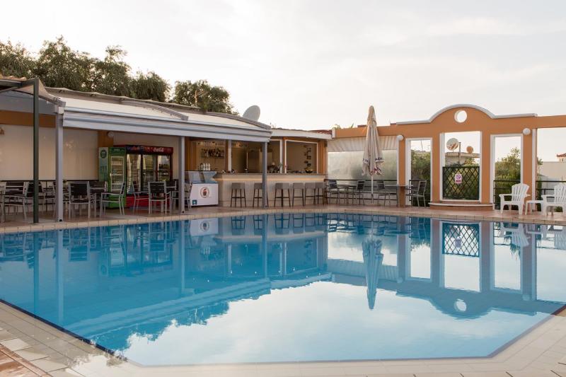 Nontas Suites - Havuz