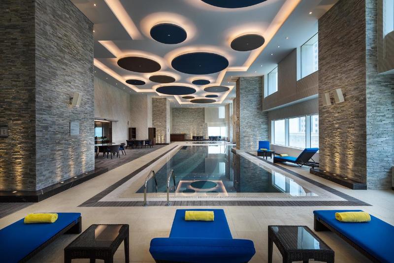 Centara West Bay Hotel and Residences Doha - Havuz