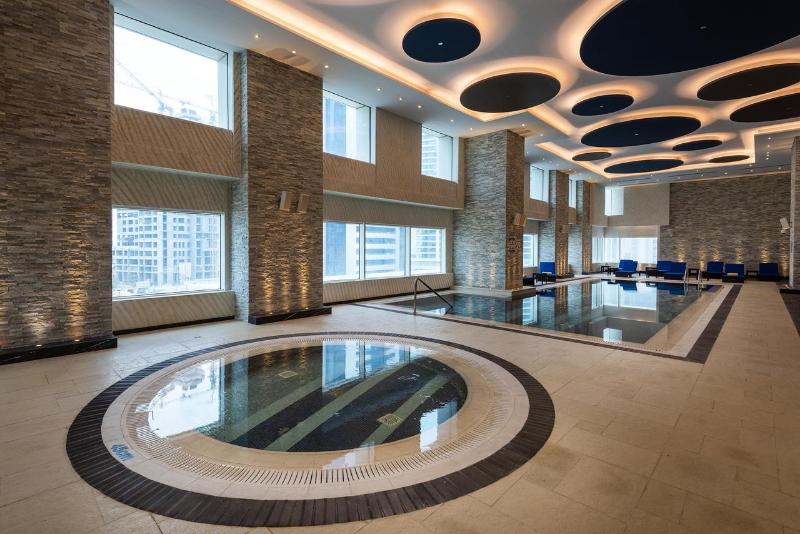 Centara West Bay Hotel and Residences Doha - Havuz
