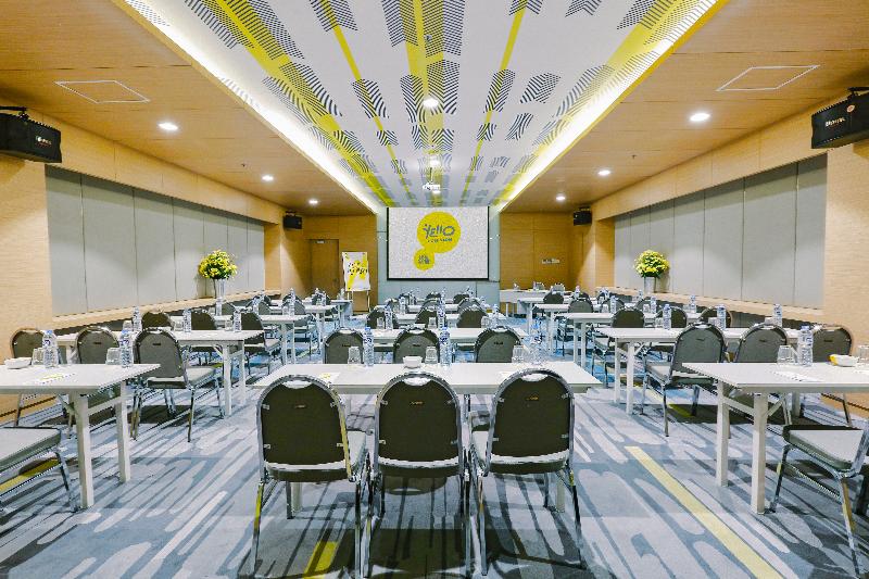 Yello Hotel Paskal Bandung - Toplantı
