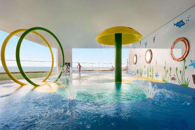Wyndham Garden Ajman Corniche - Havuz