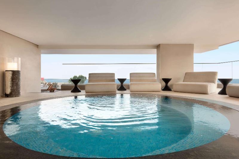 Wyndham Garden Ajman Corniche - Havuz