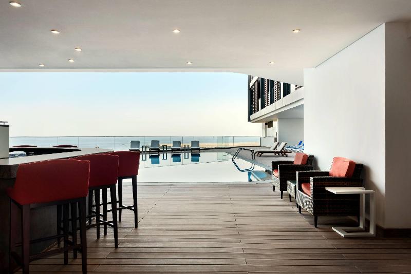 Wyndham Garden Ajman Corniche - Havuz