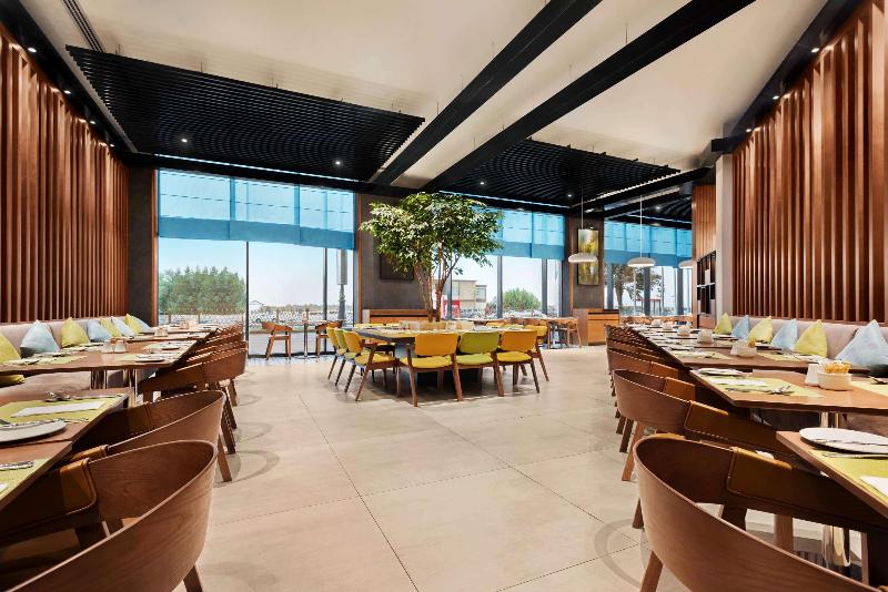 Wyndham Garden Ajman Corniche - Restoran