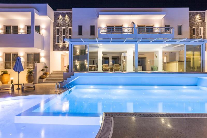 Cyano Hotel - Genel