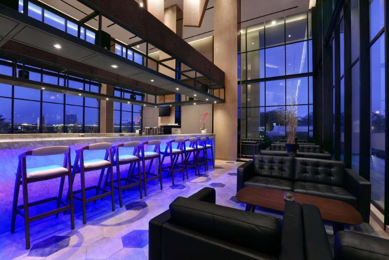 Harper Cikarang by ASTON - Bar