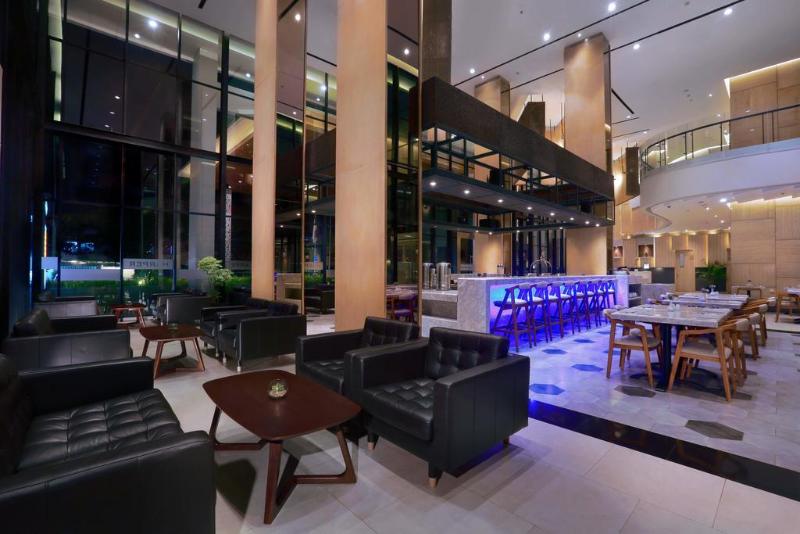 Harper Cikarang by ASTON - Bar