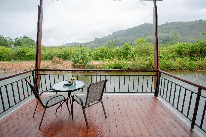Amantra Lake View Resort - Oda