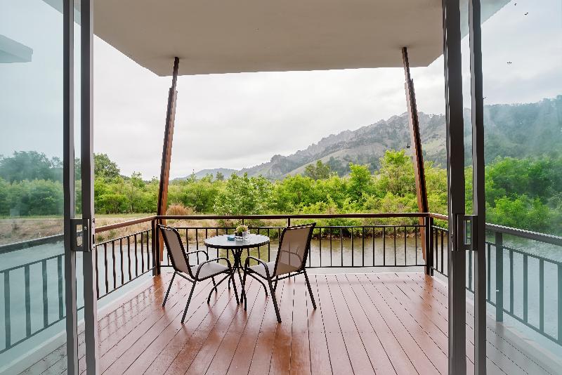 Amantra Lake View Resort - Oda