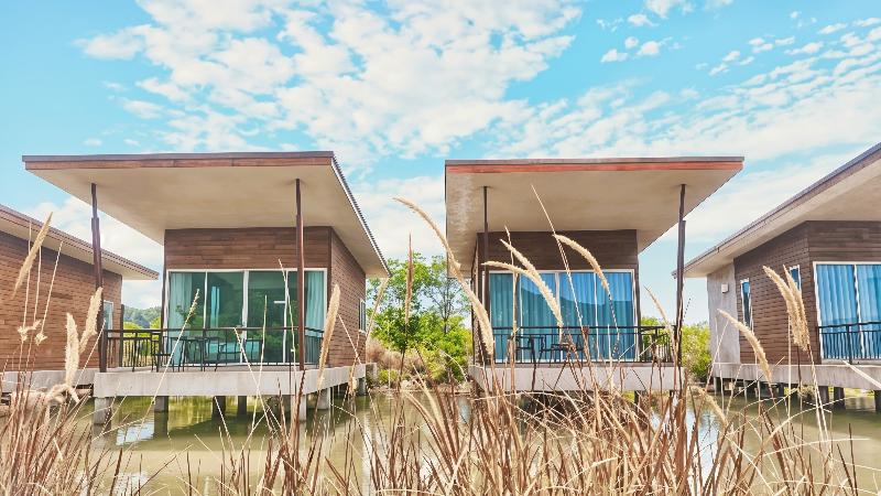 Amantra Lake View Resort - Oda