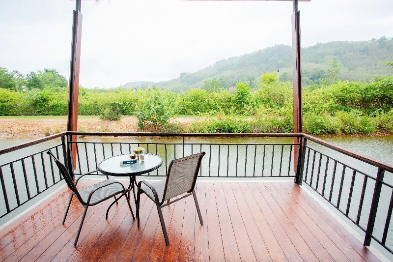 Amantra Lake View Resort - Teras