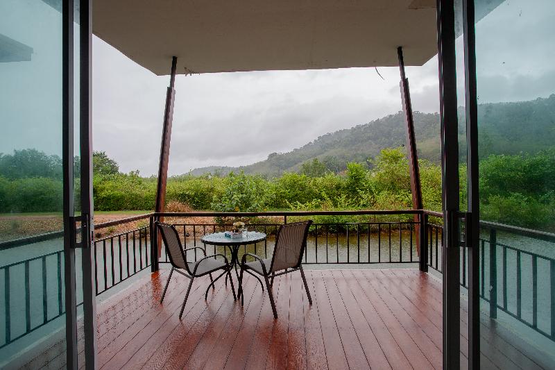 Amantra Lake View Resort - Teras