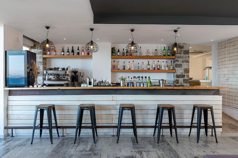 Zeus Eleva Miraya - Bar