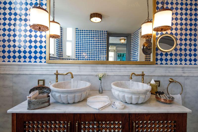 Hagia Sofia Mansions Istanbul, Curio Collection By - Oda
