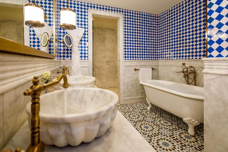 Hagia Sofia Mansions Istanbul, Curio Collection By - Oda