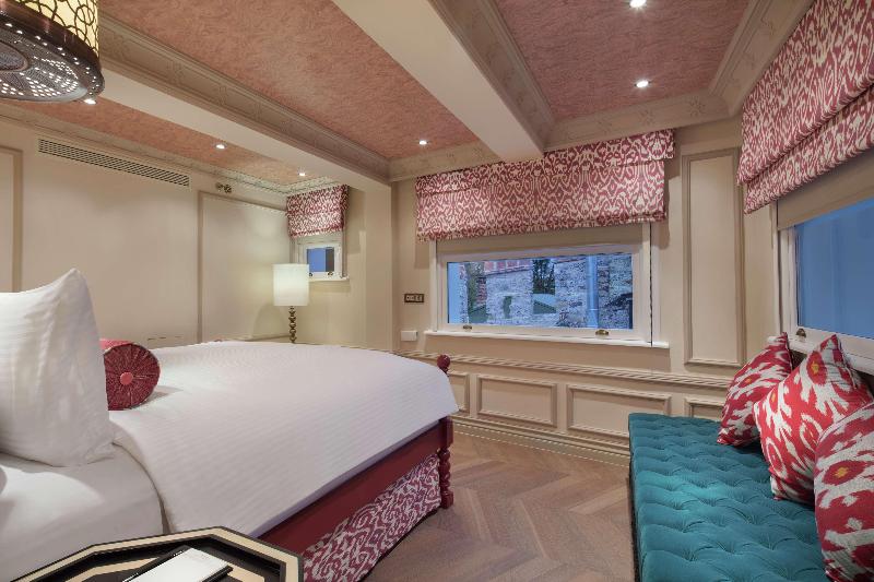 Hagia Sofia Mansions Istanbul, Curio Collection By - Oda
