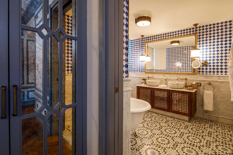 Hagia Sofia Mansions Istanbul, Curio Collection By - Oda