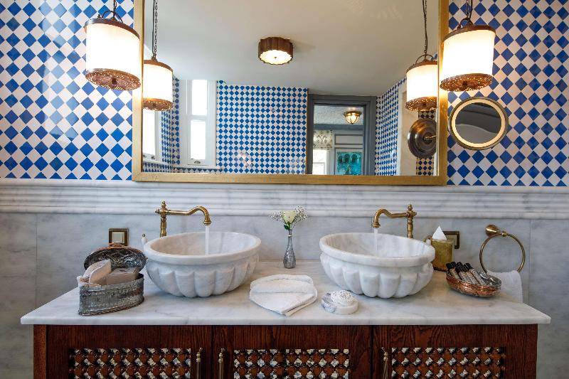Hagia Sofia Mansions Istanbul, Curio Collection By - Oda