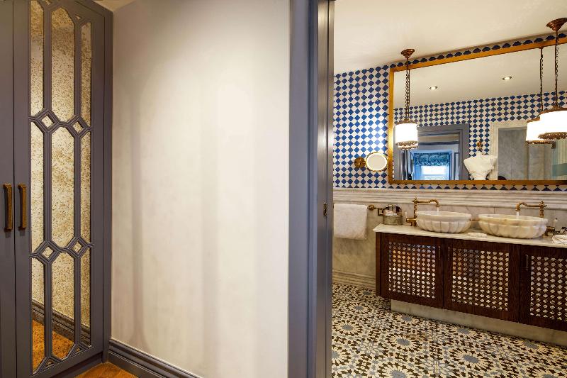 Hagia Sofia Mansions Istanbul, Curio Collection By - Oda