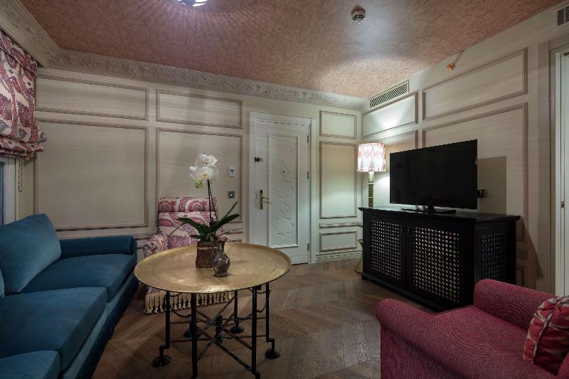 Hagia Sofia Mansions Istanbul, Curio Collection By - Oda