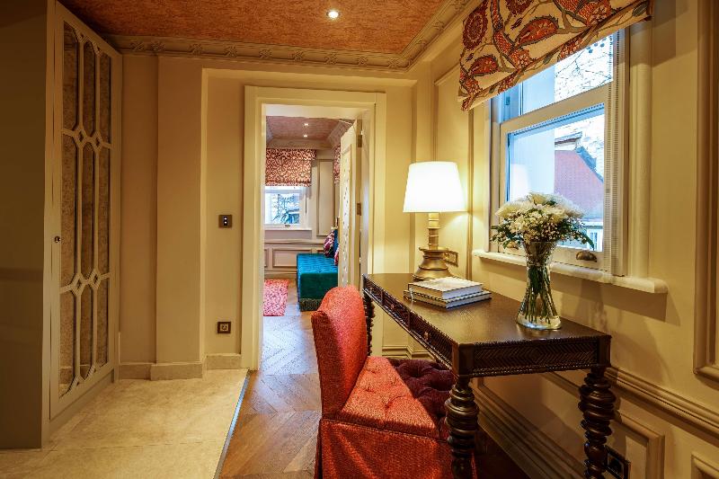 Hagia Sofia Mansions Istanbul, Curio Collection By - Oda