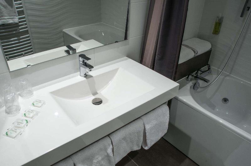 Brit Hotel Lodge - Oda