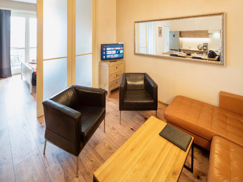New Town - Apple Apartments - Oda
