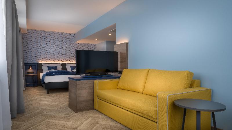 Holiday Inn - the niu, Welly Kiel - Oda