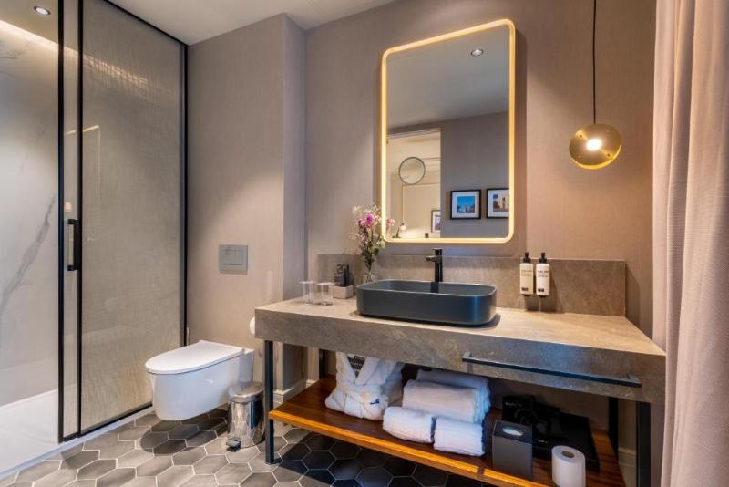 H10 Palacio Colomera - Oda
