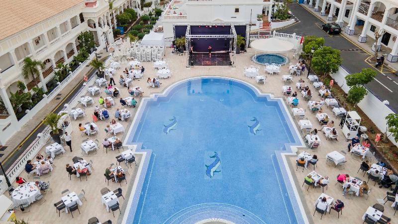 Ona Hollywood Mirage - Genel