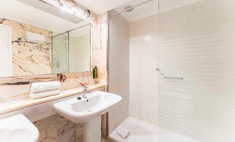 Ona Hollywood Mirage - Oda