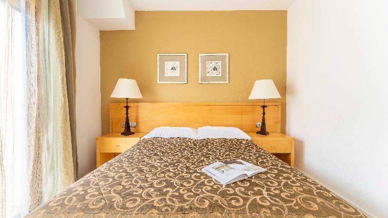 Ona Hollywood Mirage - Oda