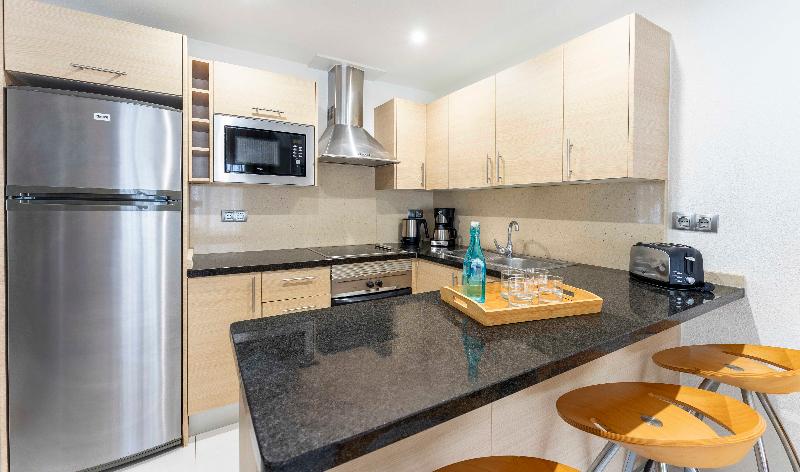 Ona Hollywood Mirage - Oda