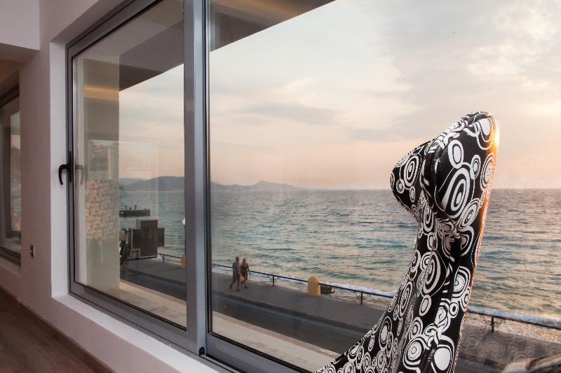 Sunrise Luxury Apartments - Lobi