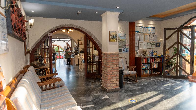 Evina Rooms and Suites - Lobi