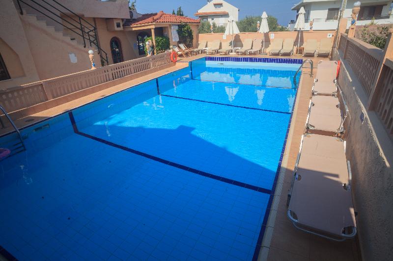 Evina Rooms and Suites - Havuz