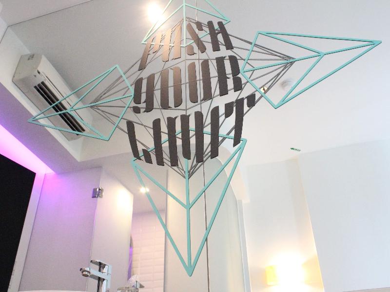 J Icon Hip Hotel - Oda
