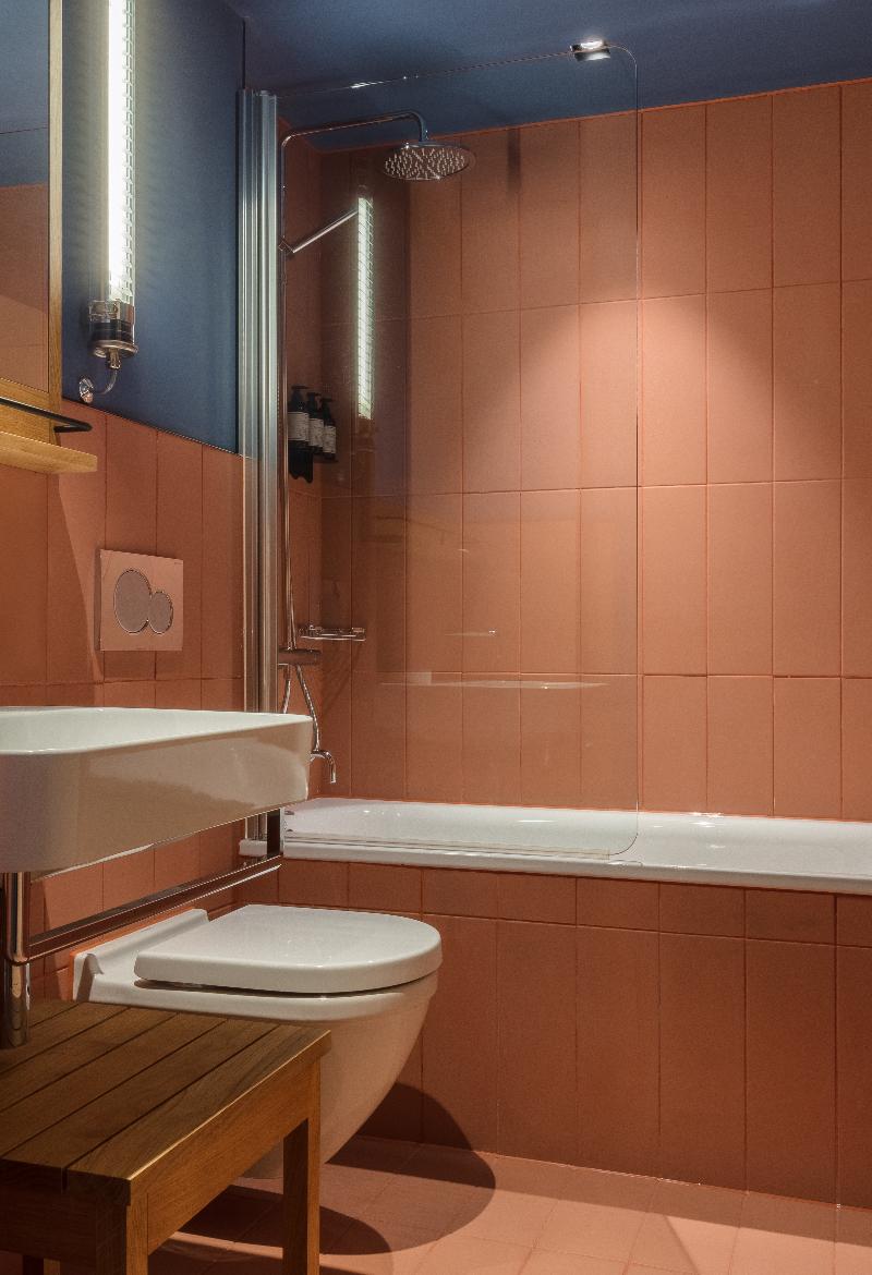 Whitworth Locke, Civic Quarter - Oda