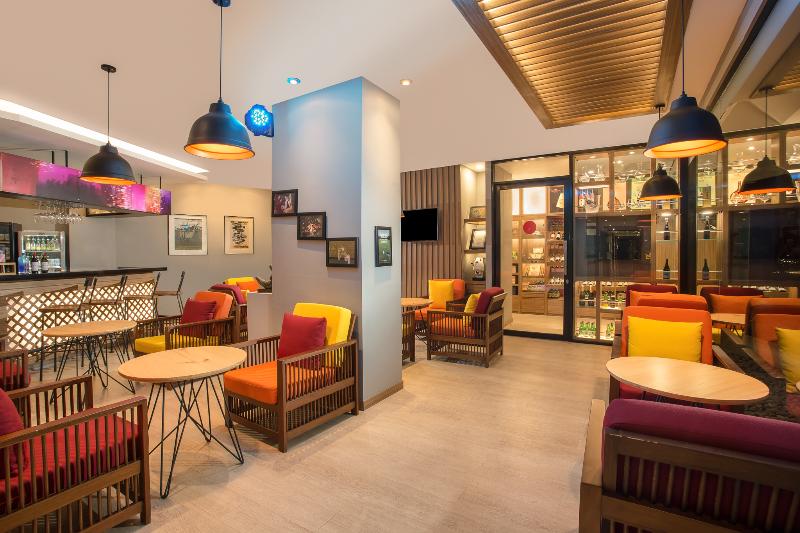 Swiss-Belresort Dago Heritage Bandung - Bar