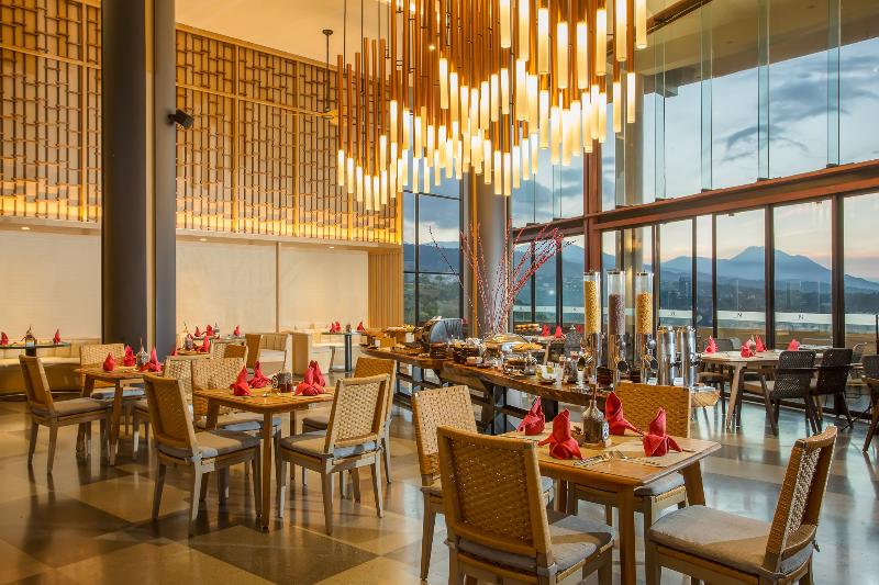 Swiss-Belresort Dago Heritage Bandung - Restoran