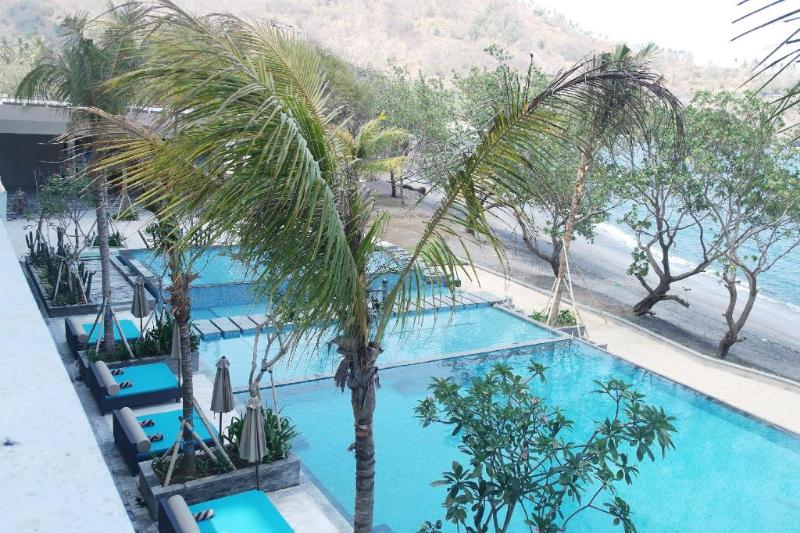 Amarsvati Luxury Resort &  Villas Lombok - Havuz