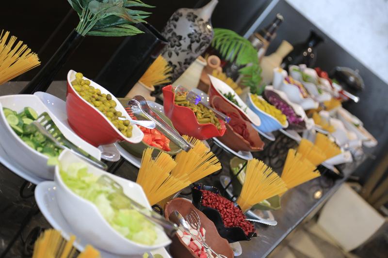 Grand East Hotel & Resort - Restoran