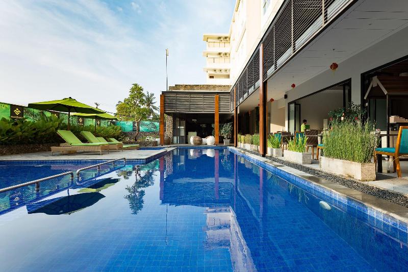Montana Premier Senggigi - Havuz