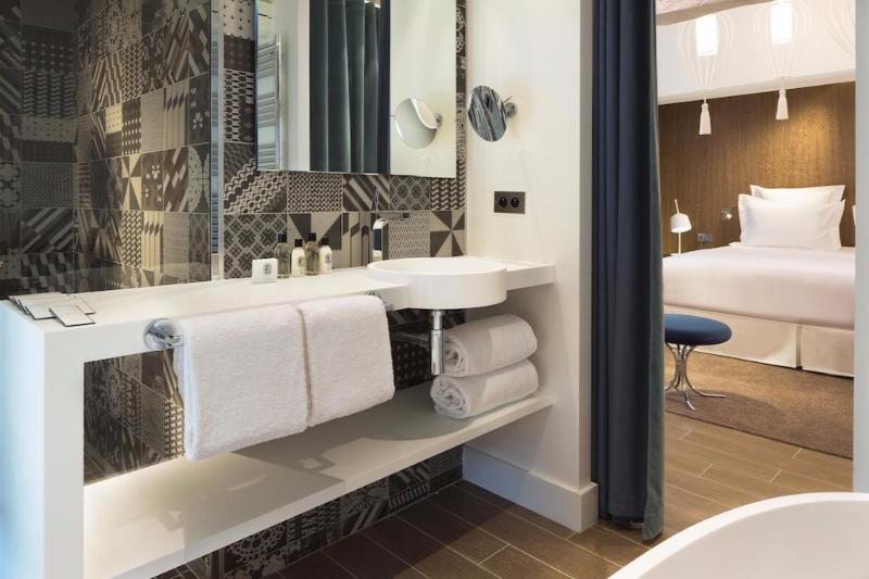 Dupond-Smith Hotel - Oda