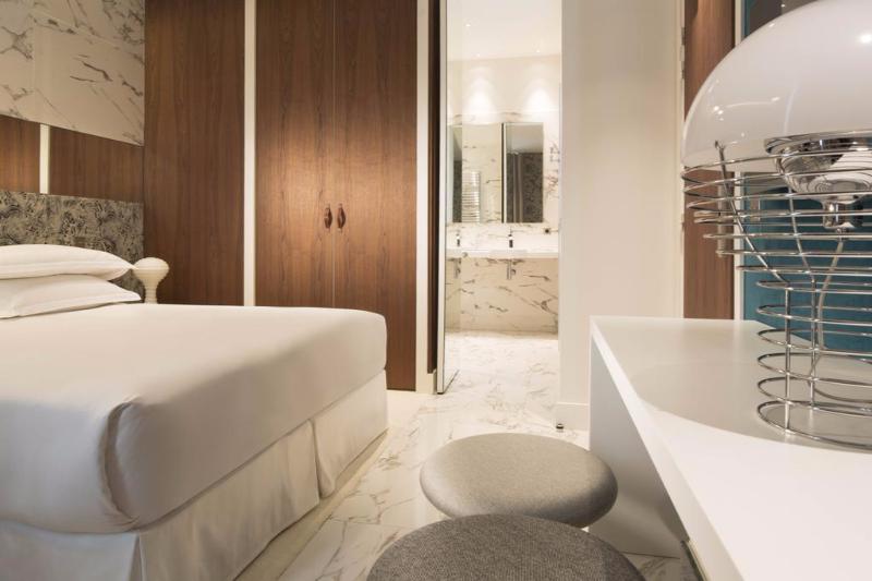 Dupond-Smith Hotel - Oda