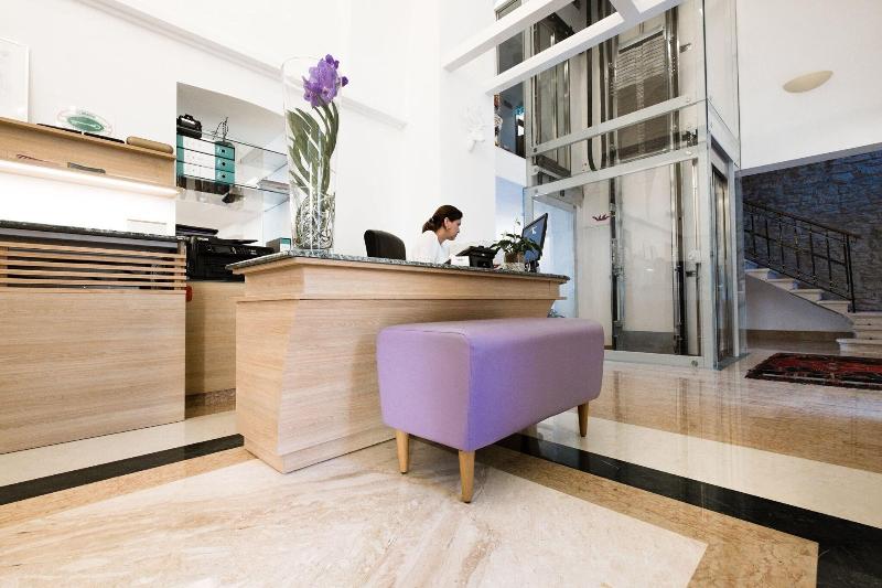 Hotel Corona - Lobi