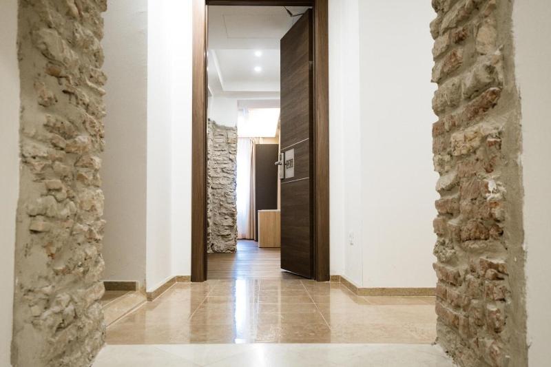 Hotel Corona - Lobi