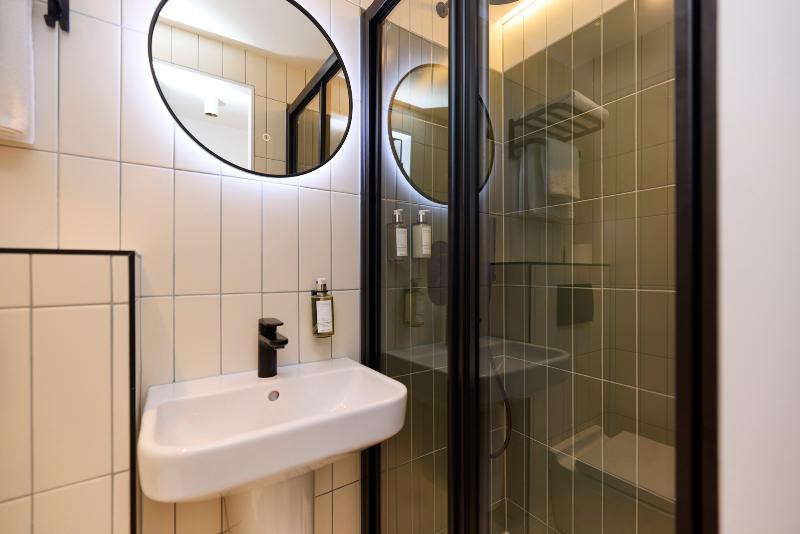 Edwin Hotel - Oda