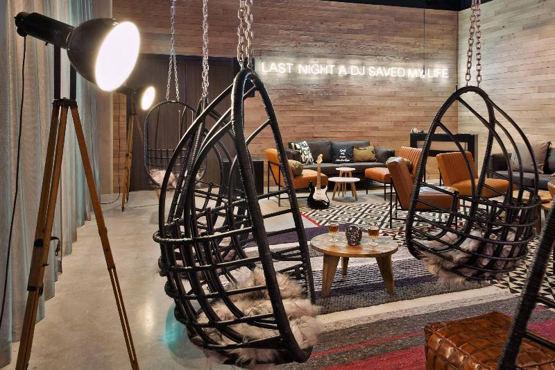 Moxy Amsterdam Houthavens - Lobi