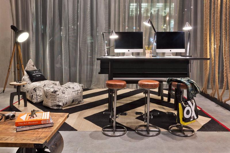 Moxy Amsterdam Houthavens - Genel